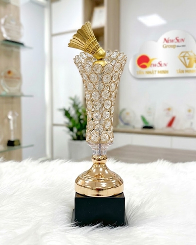 Cúp thể thao kim loại cầu lông 16