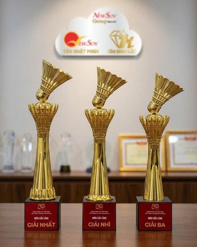 Cúp Vinh Danh - Cúp Cầu Lông - Lưu Niệm Mạ Vàng