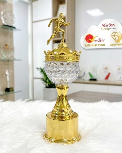 Cúp Chạy Bộ Chén Pha Lê Kết Hợp Chân Đế Kim Loại