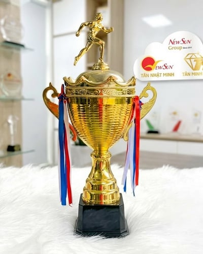 Cúp Chạy Bộ Kim Loại C1 Sọc Ngang 