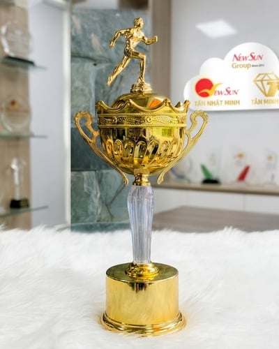 Cúp Chạy Bộ Kim Loại Kết Hợp Với Chân Mica 