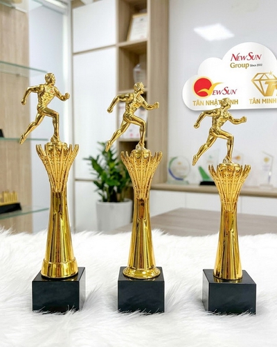 Cúp Chạy Bộ Ngọn Đuốc Kim Loại Kết Hợp Đế Gỗ