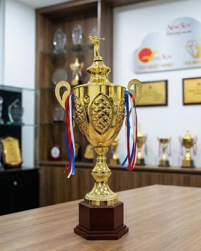 Cúp golf đẹp kim loại thể thao VIP cao +78 cm