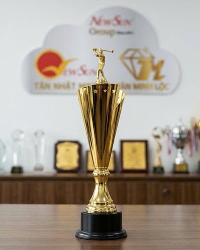 Cúp golf đẹp kim loại thể thao VIP ngọn đuốc