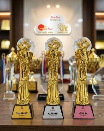 Cúp golf đẹp kim loại thể thao si mạ vàng