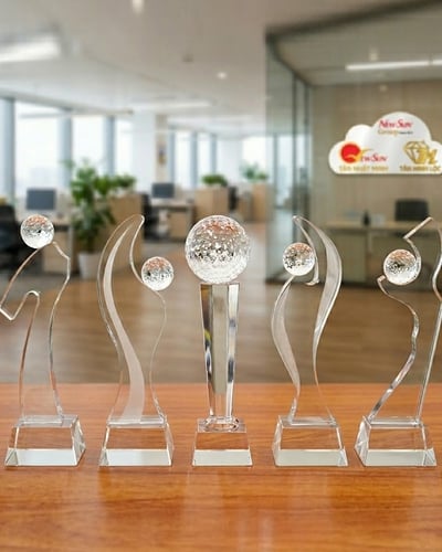 Cúp golf pha lê đẹp làm theo yêu cầu