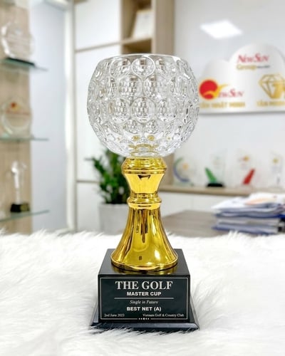 Cúp golf pha lê kim loại đẹp sang trọng
