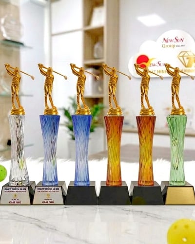 Cúp golf Pha lê thân màu đẹp thịnh hành 