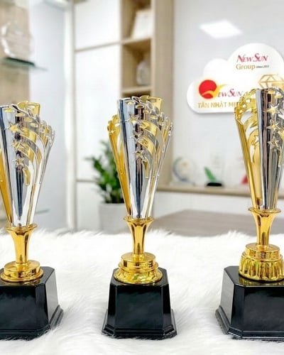 Cúp Hoa Hậu Giải Thưởng Vô Giá