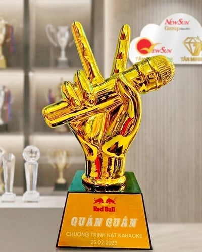 Cúp vinh danh lưu niệm mạ vàng Âm nhạc