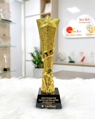 Cúp lưu niệm mạ vàng Ngôi sao đẹp mới