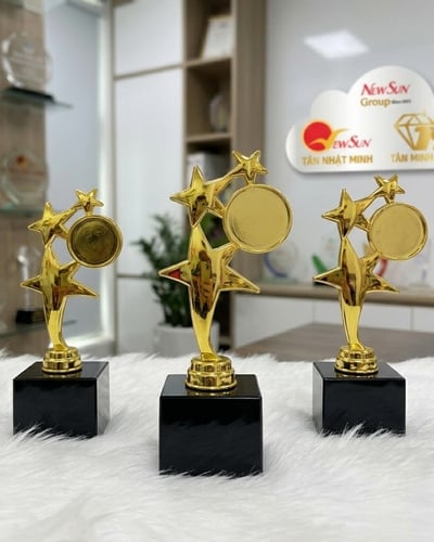 Cúp nhựa giá rẻ 3 ngôi sao 