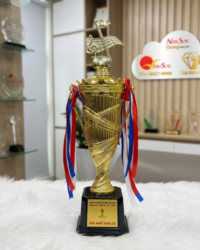 Cúp nhựa giá rẻ 15