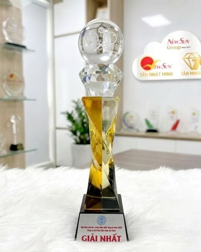 Cúp Tennis Pha Lê Cao Cấp Quả Cầu Khắc 3D