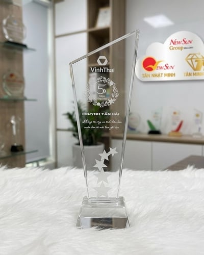 Cúp lưu niệm pha lê mẫu 5 ngôi sao đẹp
