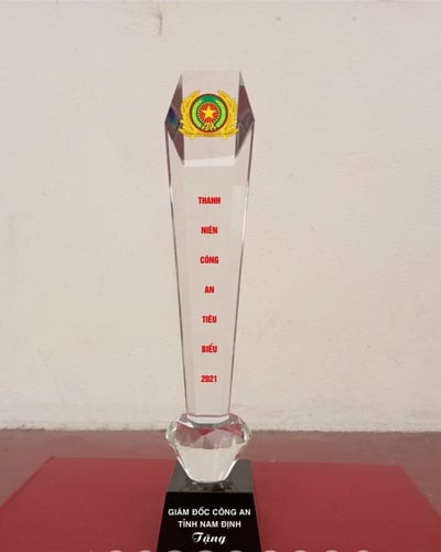 Cúp pha lê giá rẻ 36