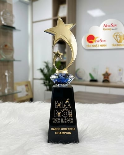 Cúp pha lê giá rẻ 34