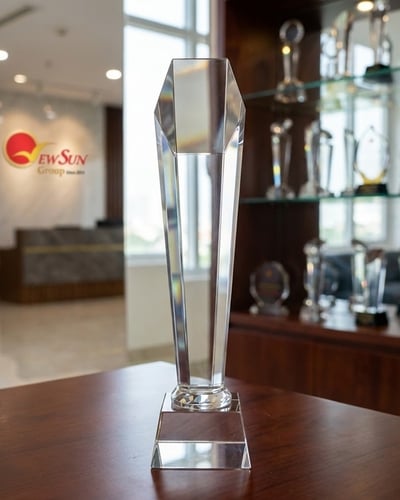 Cúp pha lê lục giác có sẵn giá rẻ 