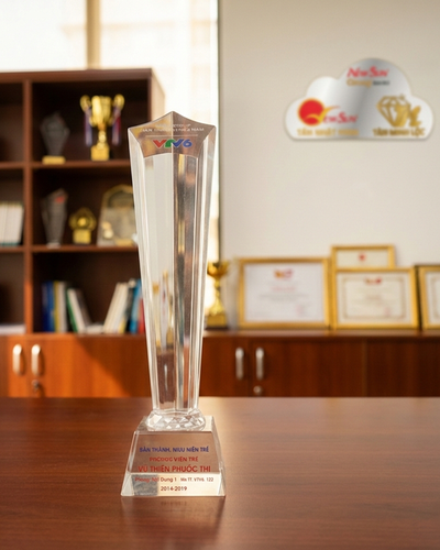 Cúp pha lê sao thẳng giá rẻ 9