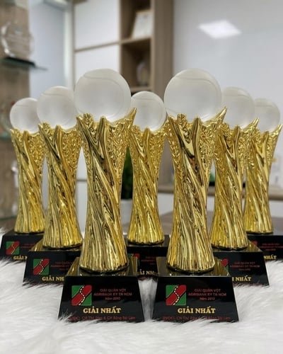 Cúp thể thao, mẫu cúp tennis mạ vàng đẹp