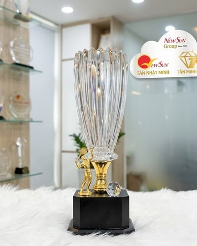 Cúp Tennis Pha Lê Đế Gỗ Cao Cấp 