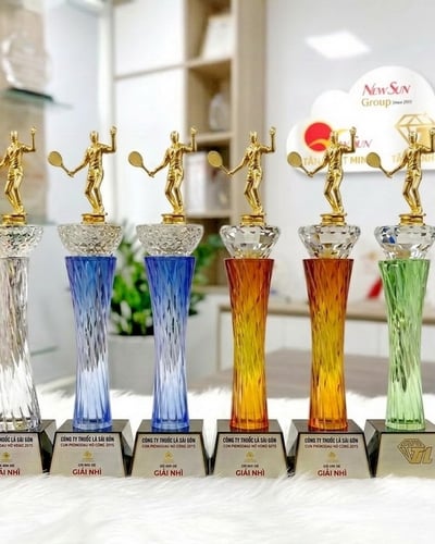 Cúp Tennis Pha Lê Trụ Màu Đẹp Và Thịnh Hành 