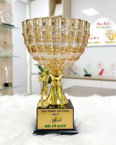 Cúp Tennis Tô Hổ Phách Chân Kim Loại