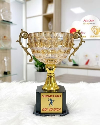 Cúp Tennis Tô Hổ Phách Có Tay 