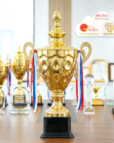 Cúp Thể Thao Kim Loại Cao Cấp - Mẫu Mới Nhập VIP 7 Cao 68 cm