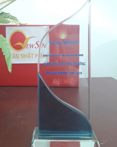 Cúp thủy tinh giá rẻ 27