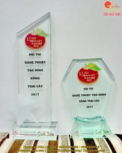 Cúp thủy tinh giá rẻ 32