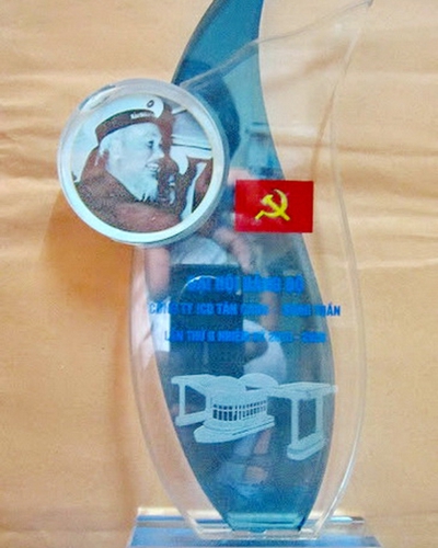 Cúp thủy tinh giá rẻ 5