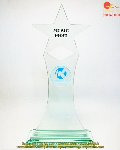 Cúp thủy tinh giá rẻ 8