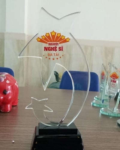 Cúp thủy tinh giá rẻ 13