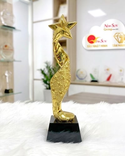 Cúp Vinh Danh Ngôi Sao Mạ Vàng Lưu Niệm Đẹp