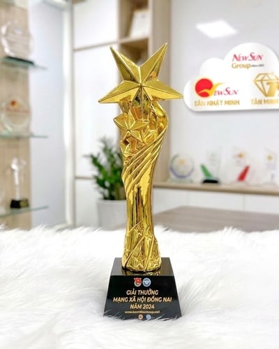Cúp Vinh Danh Ngôi Sao Mạ Vàng Lưu Niệm Sao Thẳng