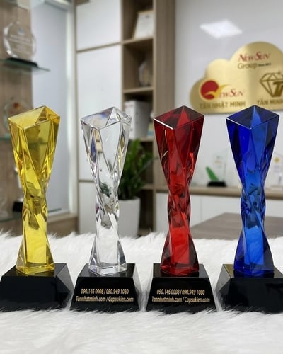 Cúp pha lê vinh danh 4 màu Xanh Đỏ Trong Vàng cao cấp