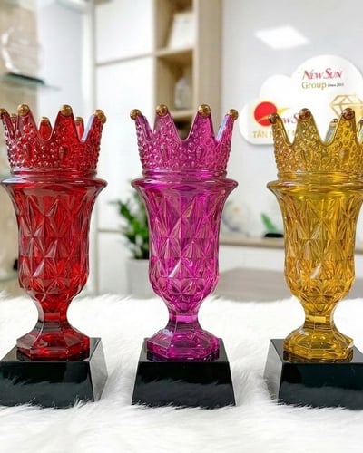 Cúp Hoa Hậu Cúp Làm Đẹp Spa Vương Miện - Pha lê Màu