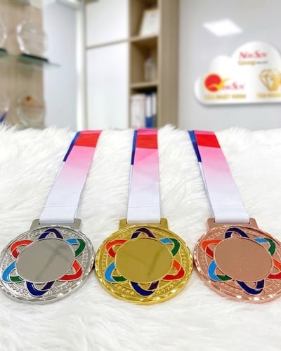 Huy chương giá rẻ thể thao Olympic hàng sẵn - Mẫu 6 cánh
