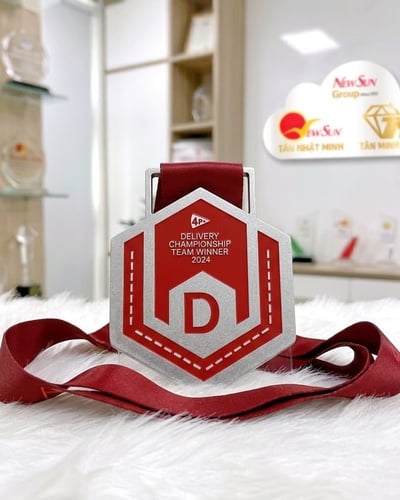 Xưởng Làm Huy Chương Theo Yêu Cầu - Huy Chương Cắt Theo Logo 