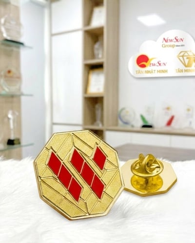 In Huy Hiệu Cài Áo Theo Yêu Cầu - Đồng Khắc, Ăn Mòn Sơn Màu 5