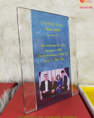 Bảng vinh danh, Biểu trưng pha lê in khắc nội dung 