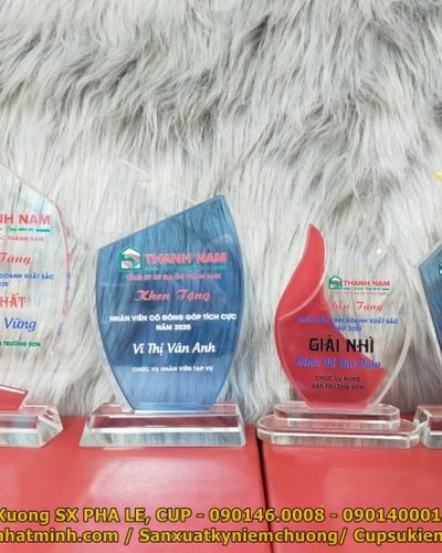 Kỷ niệm chương sản xuất theo yêu cầu