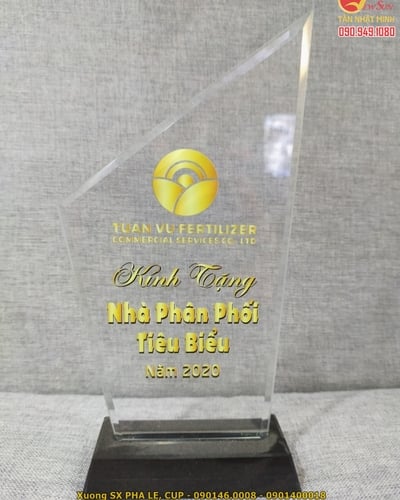 Kỷ niệm chương pha lê, Xưởng sản xuất pha lê, vinh danh đối tác