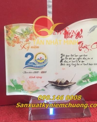 kỷ niệm chương tặng thầy cô, in hình quyển sách, chất liệu thủy tinh
