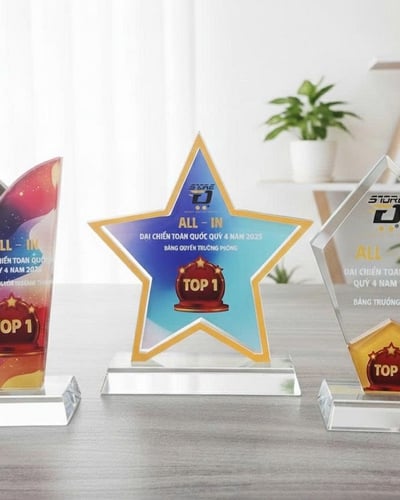 Kỷ niệm chương pha lê, Xưởng sản xuất pha lê, vinh danh đối tác