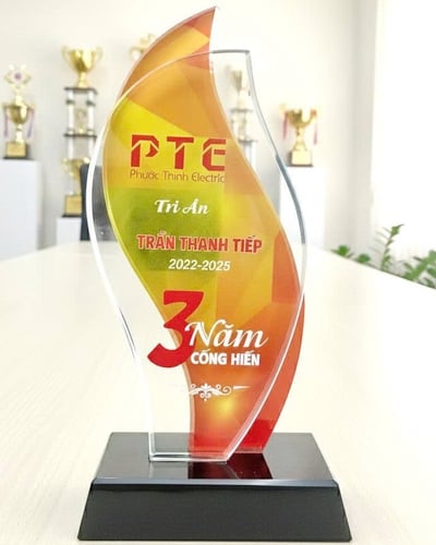 Kỷ niệm chương pha lê, Xưởng sản xuất pha lê (33)