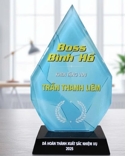 Kỷ niệm chương thủy tinh mẫu nhọn sang trọng