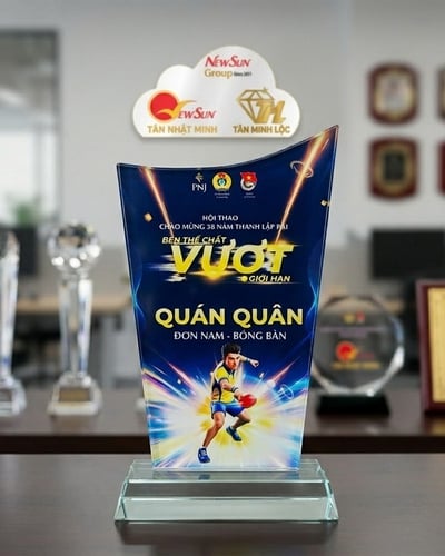 Kỷ niệm chương pha lê, Xưởng sản xuất pha lê (52)