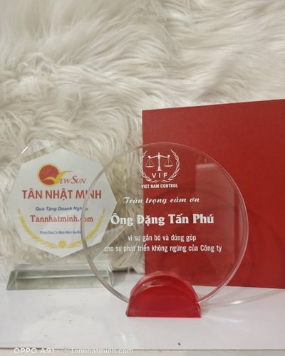 Kỷ niệm chương pha lê, Xưởng sản xuất pha lê (40)